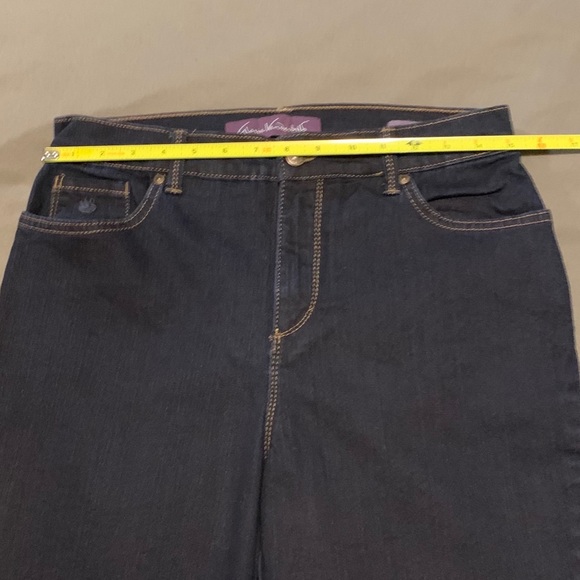 Gloria Vanderbilt Amanda Jeans. EUC. - Picture 13 of 14